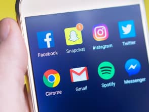 apps-blur-cellphone-533446.jpg